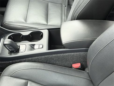 Used 2019 Volvo XC40 T5 Momentum image 9