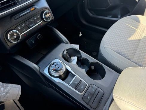 Used 2020 Ford Escape SE image 29