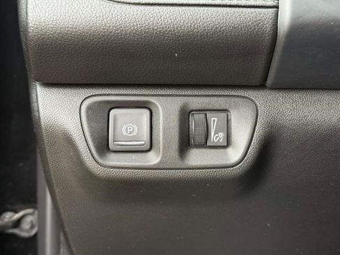 Certified 2023 GMC Acadia SLE w/ Driver Convenience Package image 18