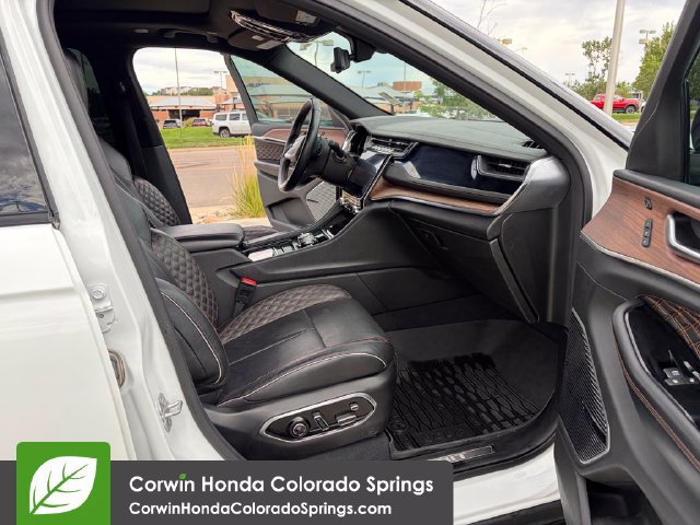 Used 2023 Jeep Grand Cherokee Summit w/ Advanced Protech Group IV AWD/4WD image 22