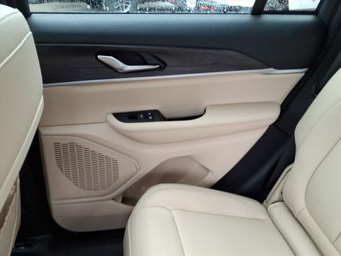 New 2025 Jeep Grand Cherokee Limited image 30