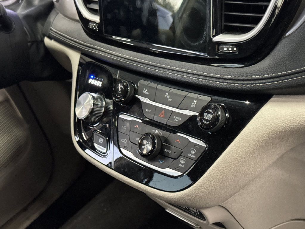 Used 2024 Chrysler Pacifica Limited FWD image 4