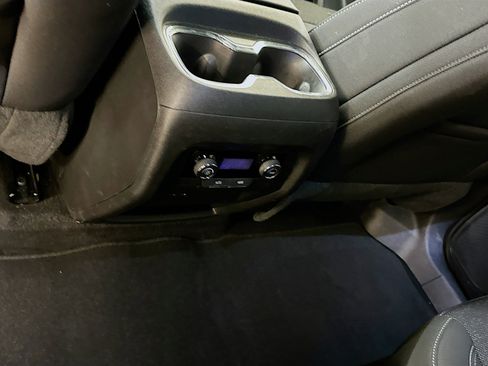 Used 2025 Chevrolet Traverse LT image 28