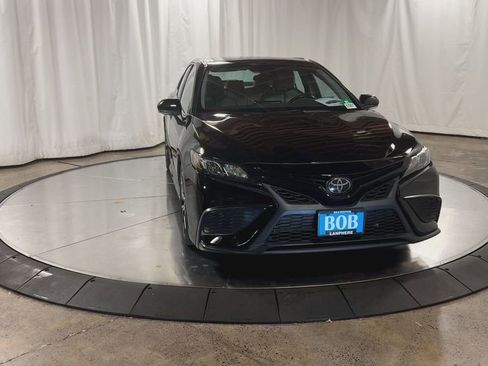 Used 2023 Toyota Camry SE image 4