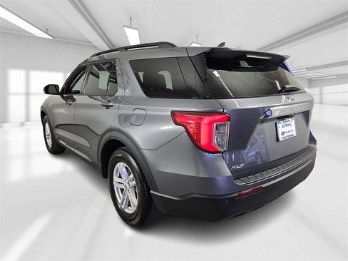 Used 2023 Ford Explorer XLT image 4