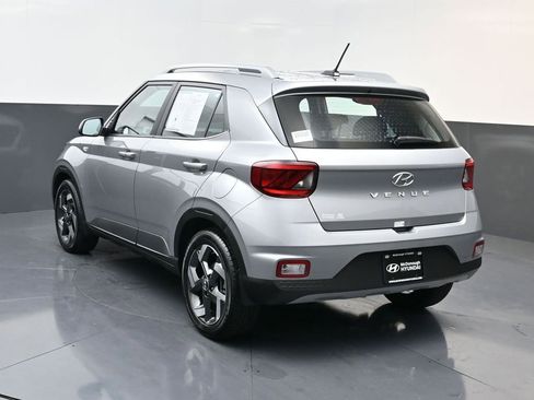 Certified 2025 Hyundai Venue SEL image 6