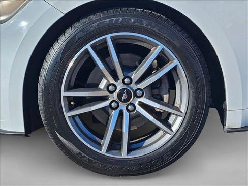 Used 2015 Ford Mustang Premium image 21