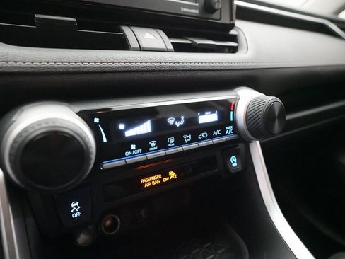 Used 2020 Toyota RAV4 LE image 19