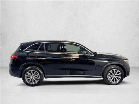 Used 2025 Mercedes-Benz GLC 300 4MATIC image 4