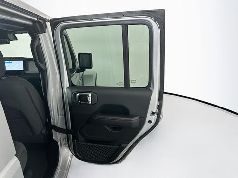 Used 2024 Jeep Wrangler Unlimited Sahara AWD/4WD image 28