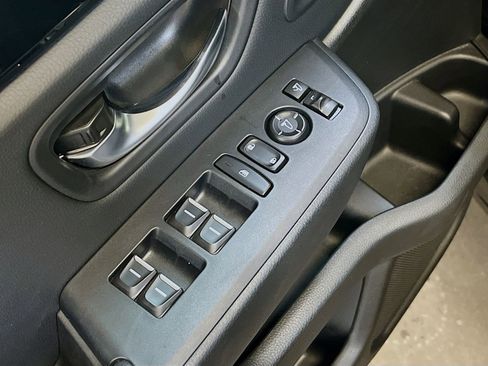 Used 2025 Honda Pilot TrailSport image 18