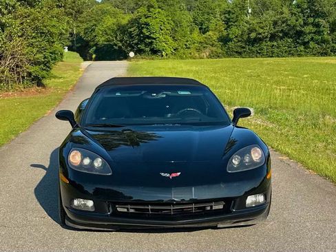 Used 2007 Chevrolet Corvette Convertible w/ Preferred Equipment Group RWD image 2