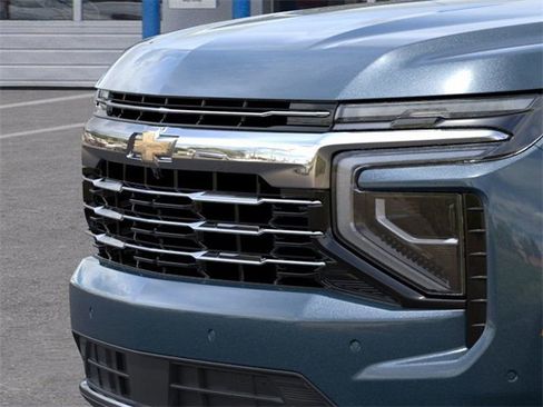 New 2026 Chevrolet Suburban LT image 13