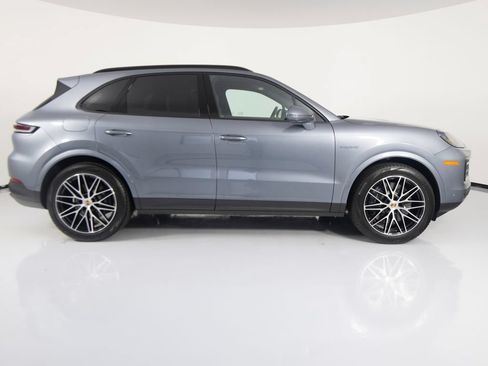Certified 2026 Porsche Cayenne E-Hybrid AWD/4WD image 11