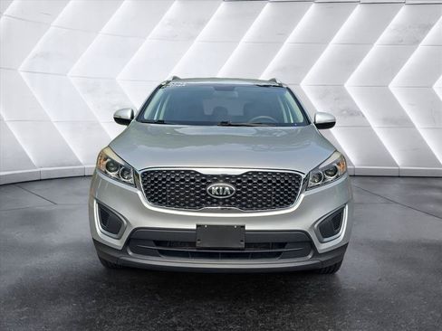 Used 2017 Kia Sorento FWD image 8