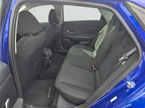 Used 2025 Hyundai Elantra SE w/ Cargo Package image 10