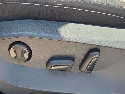 Used 2024 Volkswagen Taos SE image 24