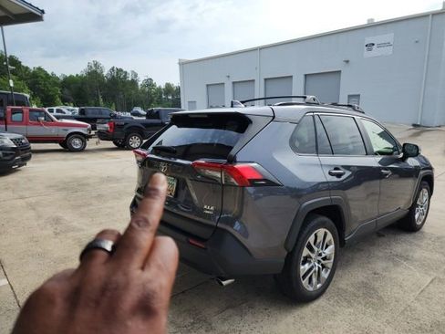 Used 2021 Toyota RAV4 XLE Premium AWD/4WD image 10