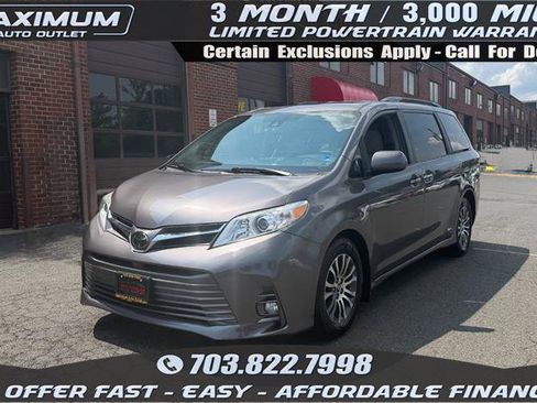Used 2018 Toyota Sienna XLE w/ XLE Navigation Package FWD image 1