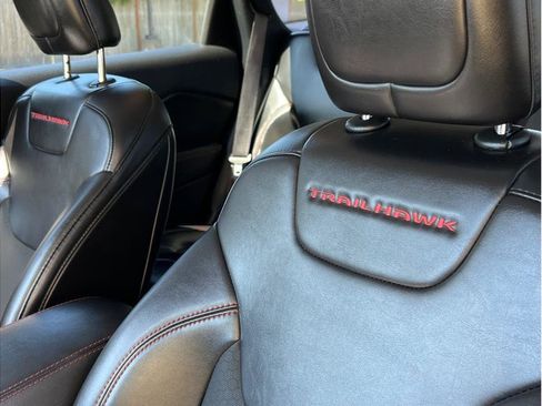 Used 2020 Jeep Cherokee Trailhawk w/ Cold Weather Group image 18