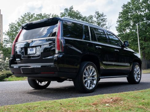 Used 2019 Cadillac Escalade Premium Luxury AWD/4WD image 5