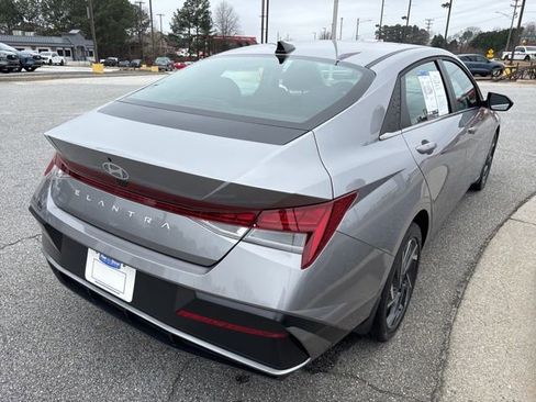 Used 2025 Hyundai Elantra SEL image 8