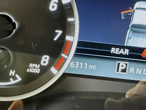 Used 2025 Nissan Frontier SV image 19