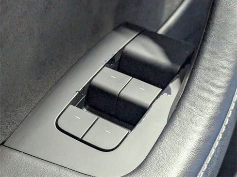 Used 2023 Tesla Model 3 Standard Range image 17