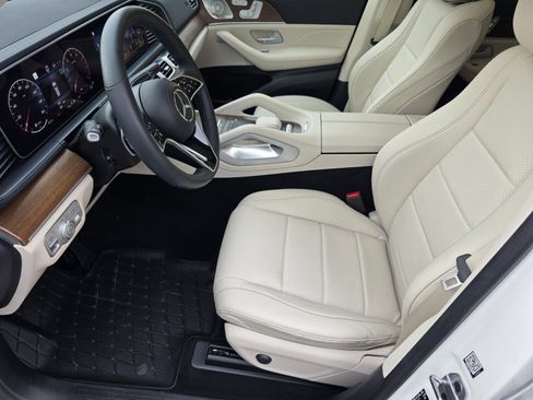 Used 2024 Mercedes-Benz GLS 450 4MATIC image 10