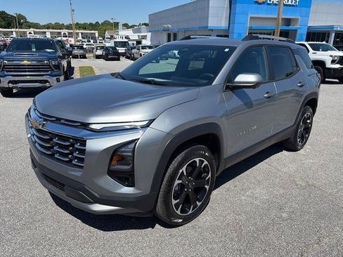 New 2026 Chevrolet Equinox LT w/ Convenience Package II FWD image 2