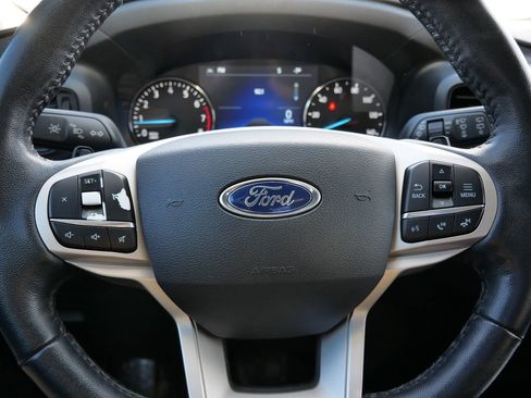 Used 2021 Ford Explorer XLT w/ Class III Trailer Tow Package AWD/4WD image 18