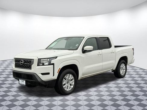 Used 2023 Nissan Frontier SV image 3