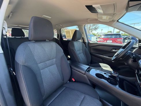 Used 2025 Nissan Rogue SV FWD image 38