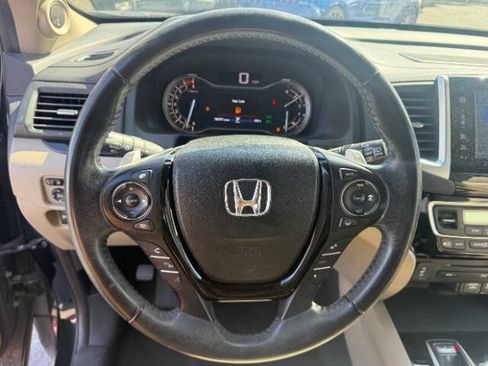Used 2016 Honda Pilot Touring image 11