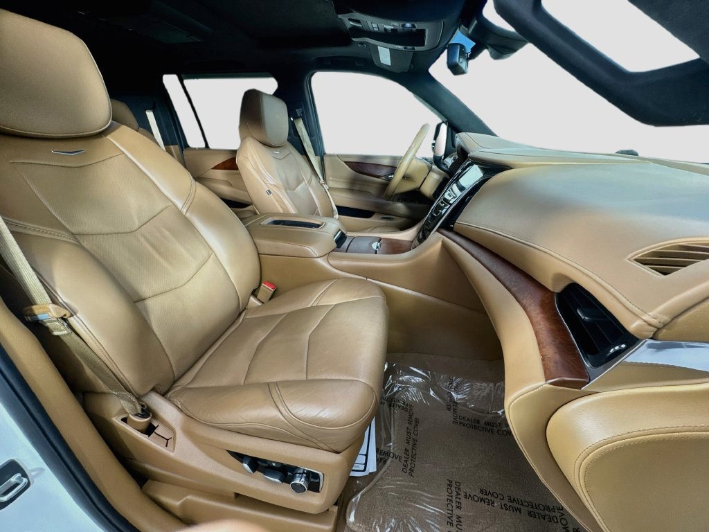 Used 2017 Cadillac Escalade ESV Platinum AWD/4WD image 38