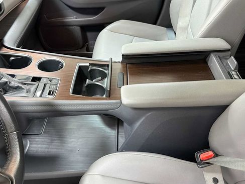 Certified 2022 Toyota Sienna XLE FWD image 22