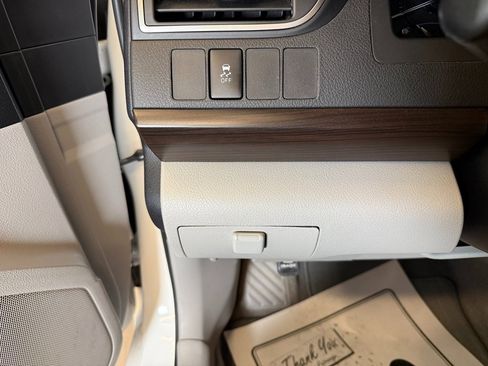 Used 2017 Toyota Camry LE image 17