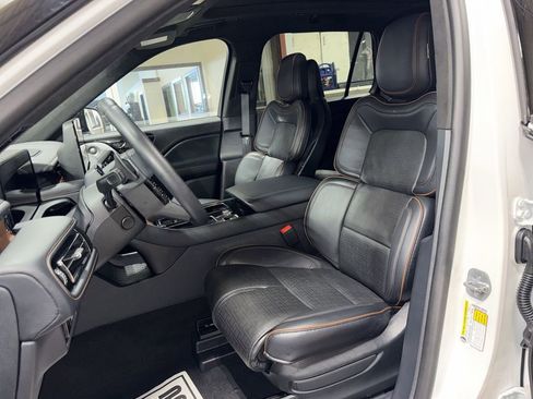 Used 2025 Lincoln Aviator Black Label w/ Black Label Special Edition image 13