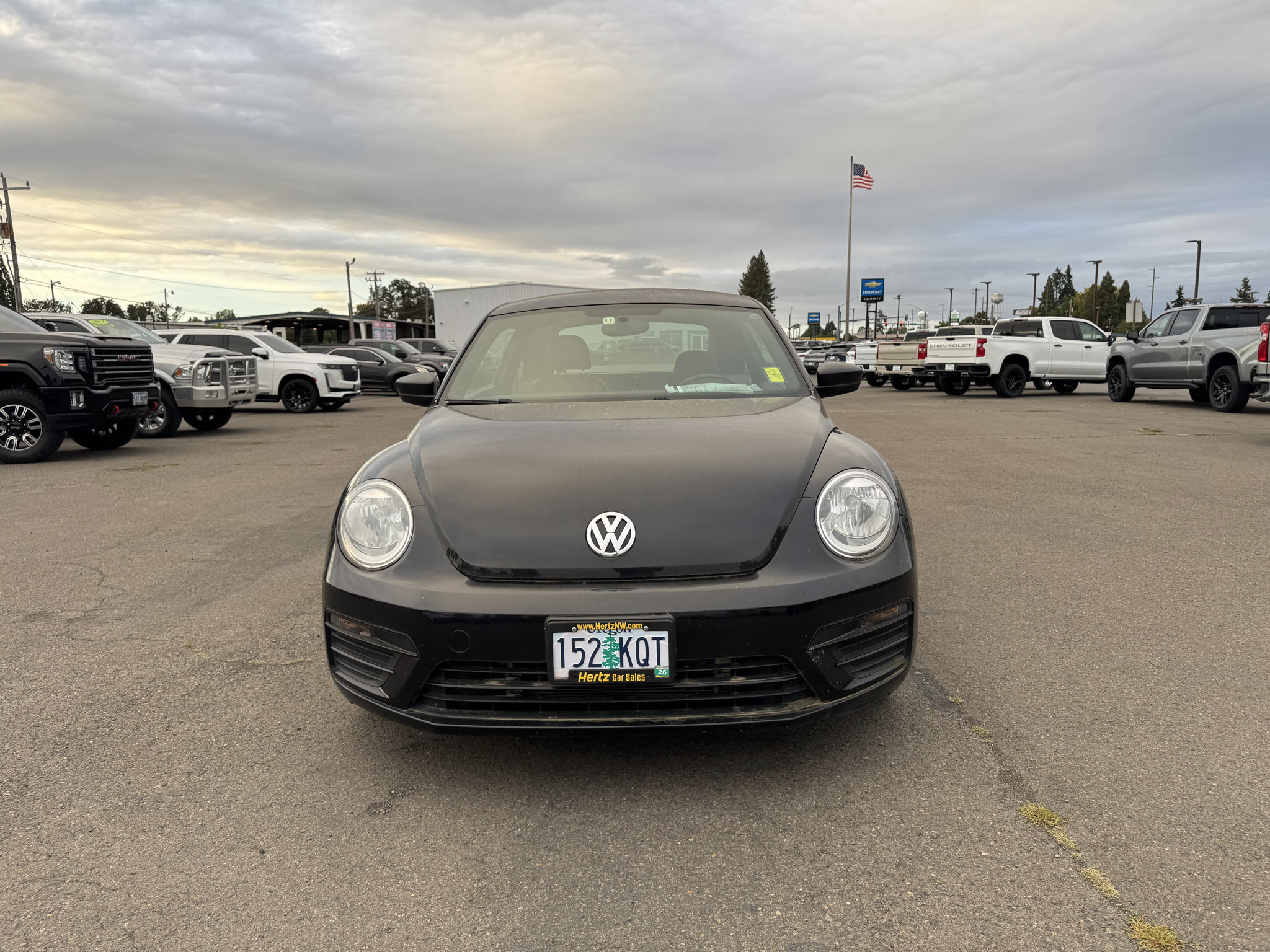 Used 2017 Volkswagen Beetle 1.8T Classic FWD image 2