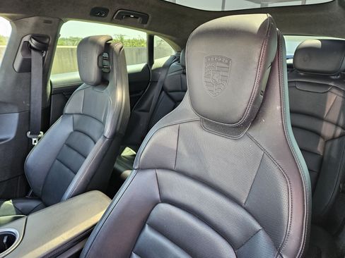 Used 2024 Porsche Taycan 4S AWD/4WD image 6