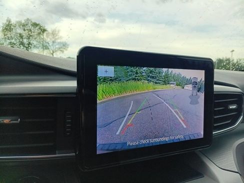 Used 2024 Ford Explorer XLT w/ Equipment Group 202A AWD/4WD image 9