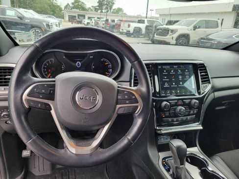Used 2022 Jeep Grand Cherokee Laredo X RWD image 9