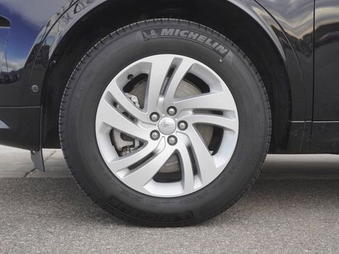 Used 2025 Land Rover Discovery Sport S image 32