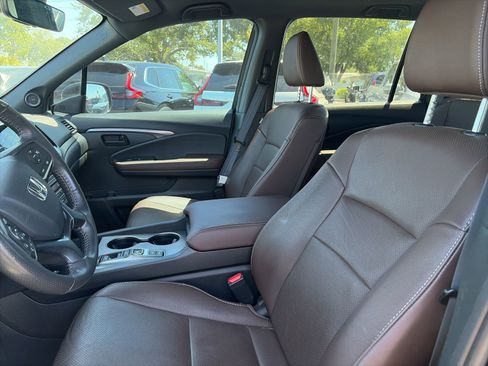 Used 2025 Honda Passport EX-L image 12