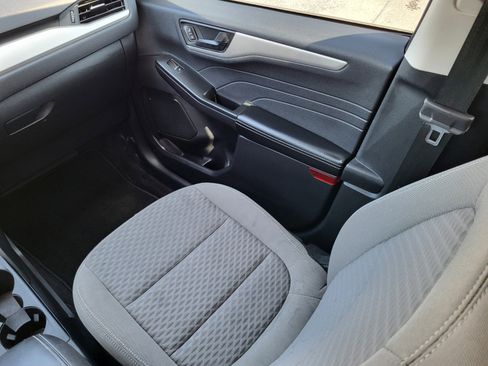 Certified 2022 Ford Escape SE w/ SE Sport Appearance Package image 15