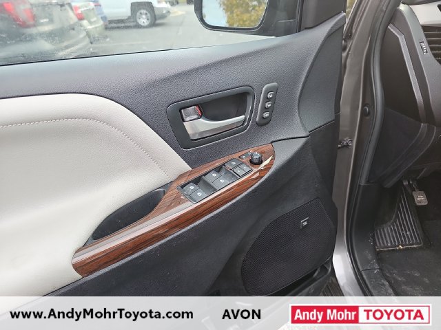Used 2018 Toyota Sienna Limited FWD image 11