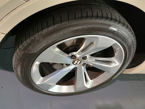 Used 2019 Bentley Bentayga AWD/4WD image 52