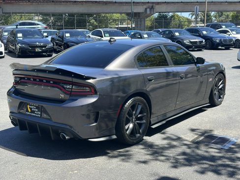 Used 2019 Dodge Charger Scat Pack w/ Plus Group RWD image 8