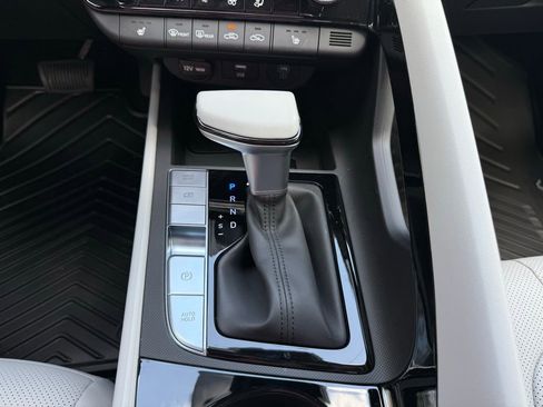 New 2025 Hyundai Elantra Limited image 35