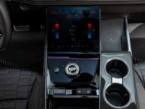 Used 2025 Cadillac Escalade V w/ LPO, ONYX Package image 23